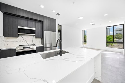 Condo in Miami, Florida, 3 bedrooms  № 1947142 - photo 4