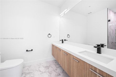 Condo in Miami, Florida, 3 bedrooms  № 1947142 - photo 20