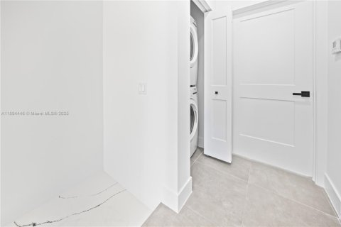 Condo in Miami, Florida, 3 bedrooms  № 1947142 - photo 25