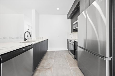 Condo in Miami, Florida, 3 bedrooms  № 1947142 - photo 6