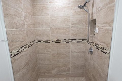 House in Miami, Florida 4 bedrooms, 141.4 sq.m. № 2024209 - photo 24