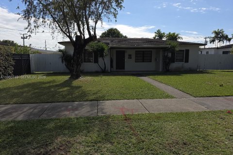 House in Miami, Florida 4 bedrooms, 141.4 sq.m. № 2024209