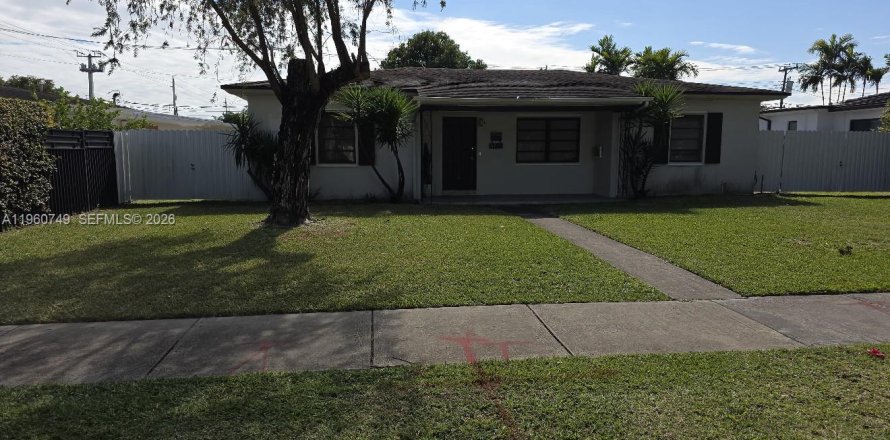 House in Miami, Florida 4 bedrooms, 141.4 sq.m. № 2024209