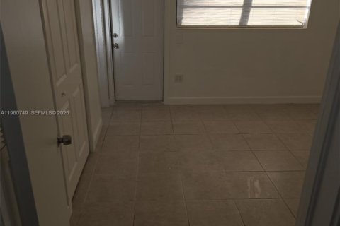 House in Miami, Florida 4 bedrooms, 141.4 sq.m. № 2024209 - photo 30