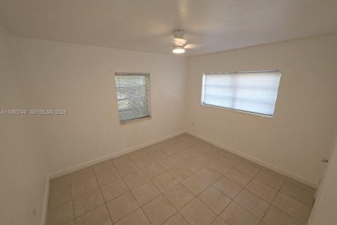 House in Miami, Florida 4 bedrooms, 141.4 sq.m. № 2024209 - photo 28