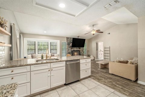House in Spring Hill, Florida 3 bedrooms, 167.97 sq.m. № 1899063 - photo 13