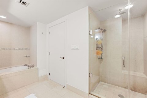 Condominio en venta en Miami Beach, Florida, 1 dormitorio, 88.26 m2 № 1934278 - foto 26