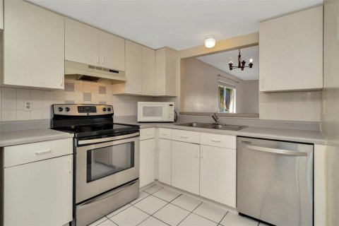 Copropriété à vendre à Tampa, Floride: 2 chambres, 99.22 m2 № 1581154 - photo 9