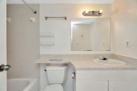 Copropriété à vendre à Tampa, Floride: 2 chambres, 99.22 m2 № 1581154 - photo 25