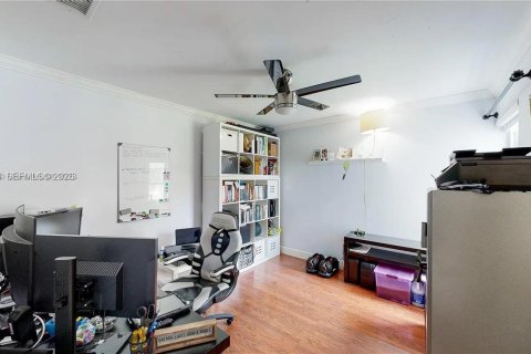 Casa en alquiler en Miami, Florida, 4 dormitorios, 180.23 m2 № 2041187 - foto 17
