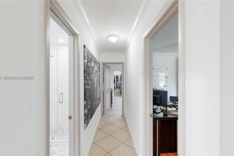 Casa en alquiler en Miami, Florida, 4 dormitorios, 180.23 m2 № 2041187 - foto 18