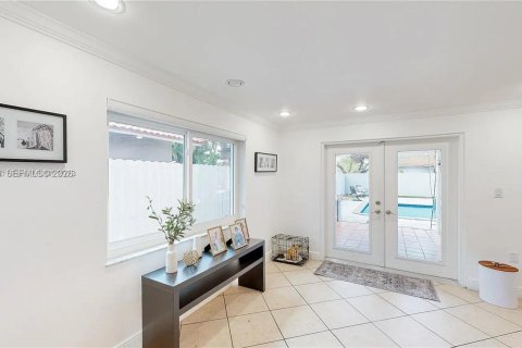 Casa en alquiler en Miami, Florida, 4 dormitorios, 180.23 m2 № 2041187 - foto 8