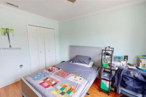 Casa en alquiler en Miami, Florida, 4 dormitorios, 180.23 m2 № 2041187 - foto 16