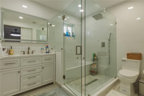Casa en alquiler en Miami, Florida, 4 dormitorios, 180.23 m2 № 2041187 - foto 9