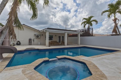 Casa en Miami, Florida 4 dormitorios, 180.23 m2 № 2041187