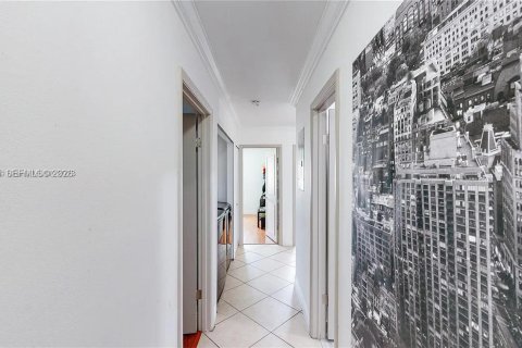 Casa en alquiler en Miami, Florida, 4 dormitorios, 180.23 m2 № 2041187 - foto 22
