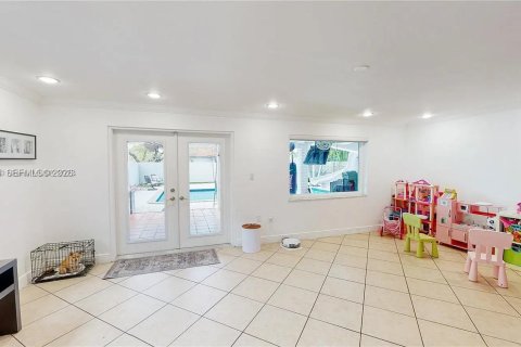 Casa en alquiler en Miami, Florida, 4 dormitorios, 180.23 m2 № 2041187 - foto 11