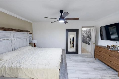 Casa en alquiler en Miami, Florida, 4 dormitorios, 180.23 m2 № 2041187 - foto 21