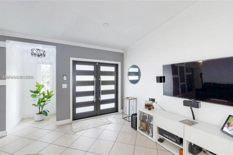 Casa en alquiler en Miami, Florida, 4 dormitorios, 180.23 m2 № 2041187 - foto 7