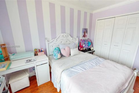 Casa en alquiler en Miami, Florida, 4 dormitorios, 180.23 m2 № 2041187 - foto 10