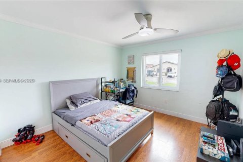 Casa en alquiler en Miami, Florida, 4 dormitorios, 180.23 m2 № 2041187 - foto 15