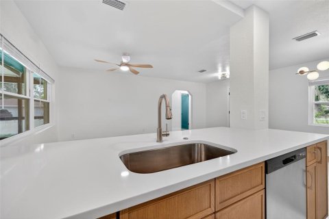 Villa ou maison à vendre à New Port Richey, Floride: 3 chambres, 128.11 m2 № 1906926 - photo 5
