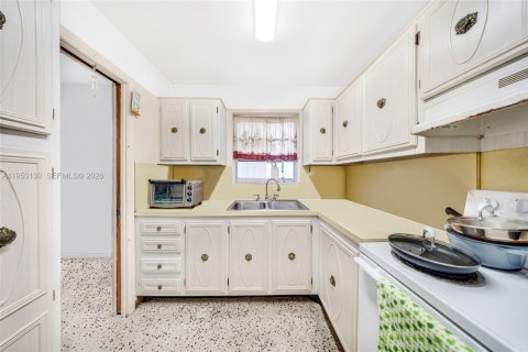 Купить коммерческую недвижимость в Майами, Флорида 243.87м2, № 2050394 - фото 20