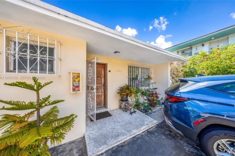 Купить коммерческую недвижимость в Майами, Флорида 243.87м2, № 2050394 - фото 18