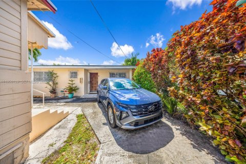 Купить коммерческую недвижимость в Майами, Флорида 243.87м2, № 2050394 - фото 17