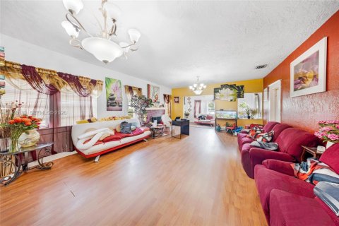 Купить коммерческую недвижимость в Майами, Флорида 243.87м2, № 2050394 - фото 8