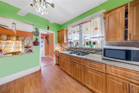 Купить коммерческую недвижимость в Майами, Флорида 243.87м2, № 2050394 - фото 2