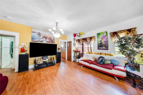 Купить коммерческую недвижимость в Майами, Флорида 243.87м2, № 2050394 - фото 10