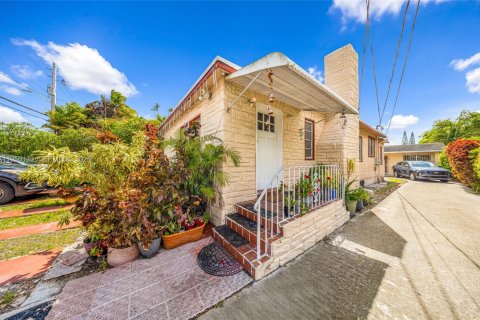 Коммерческая недвижимость в Майами, Флорида 243.87м2 № 2050394