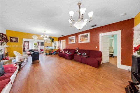 Купить коммерческую недвижимость в Майами, Флорида 243.87м2, № 2050394 - фото 13