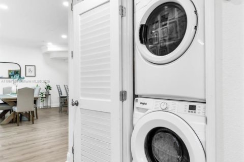 Купить кондоминиум в Мирамар, Флорида 3 спальни, 132.48м2, № 1881706 - фото 13