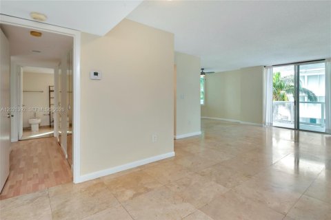 Copropriété à vendre à Miami Beach, Floride: 3 chambres, 129.13 m2 № 2256906 - photo 12