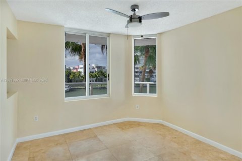 Copropriété à vendre à Miami Beach, Floride: 3 chambres, 129.13 m2 № 2256906 - photo 8
