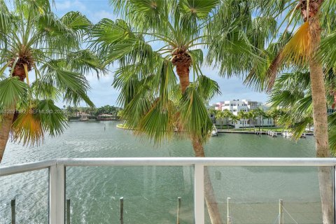 Copropriété à vendre à Miami Beach, Floride: 3 chambres, 129.13 m2 № 2256906 - photo 2