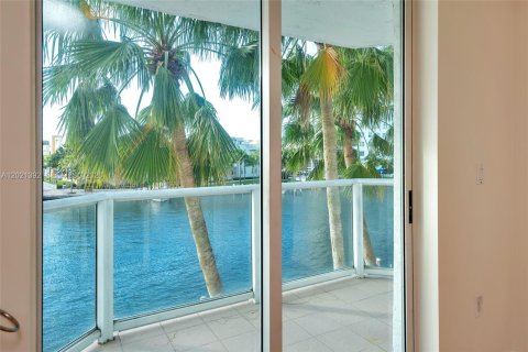 Copropriété à vendre à Miami Beach, Floride: 3 chambres, 129.13 m2 № 2256906 - photo 24