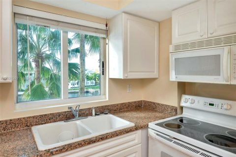 Copropriété à vendre à Miami Beach, Floride: 3 chambres, 129.13 m2 № 2256906 - photo 16