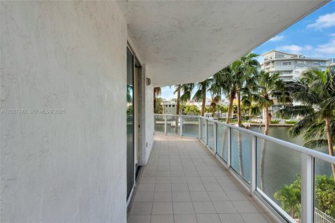 Copropriété à vendre à Miami Beach, Floride: 3 chambres, 129.13 m2 № 2256906 - photo 4