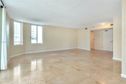 Copropriété à vendre à Miami Beach, Floride: 3 chambres, 129.13 m2 № 2256906 - photo 10