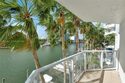 Copropriété à vendre à Miami Beach, Floride: 3 chambres, 129.13 m2 № 2256906 - photo 3