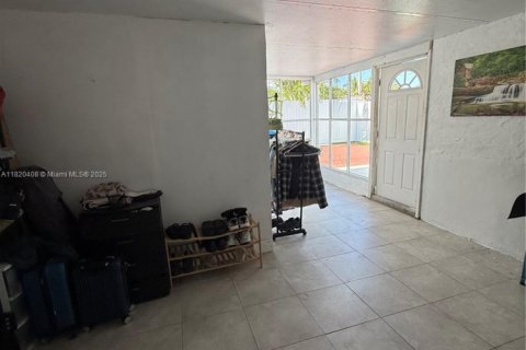 House in Hollywood, Florida 3 bedrooms, 151.06 sq.m. № 1937499 - photo 11