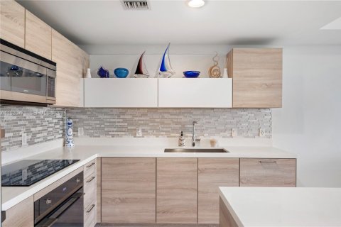 Condo in North Miami Beach, Florida, 2 bedrooms  № 1987210 - photo 7