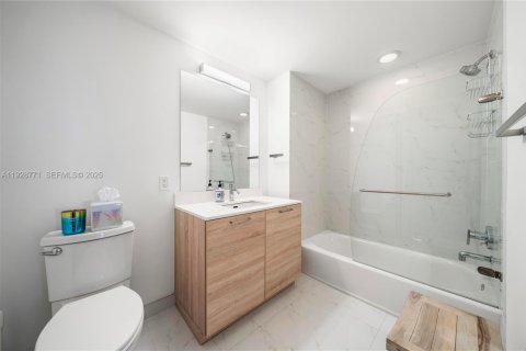 Condo in North Miami Beach, Florida, 2 bedrooms  № 1987210 - photo 16