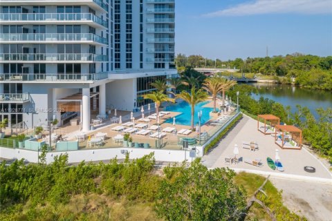 Condo in North Miami Beach, Florida, 2 bedrooms  № 1987210 - photo 27