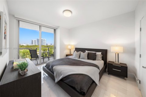 Condo in North Miami Beach, Florida, 2 bedrooms  № 1987210 - photo 9