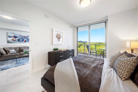 Condo in North Miami Beach, Florida, 2 bedrooms  № 1987210 - photo 10