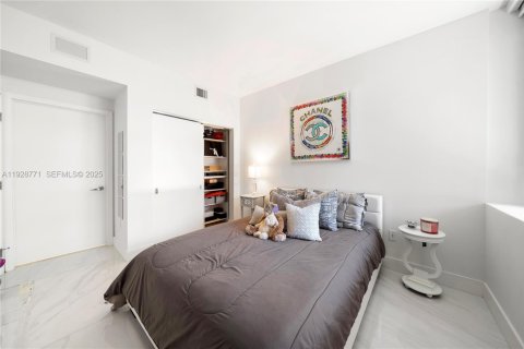 Condo in North Miami Beach, Florida, 2 bedrooms  № 1987210 - photo 15